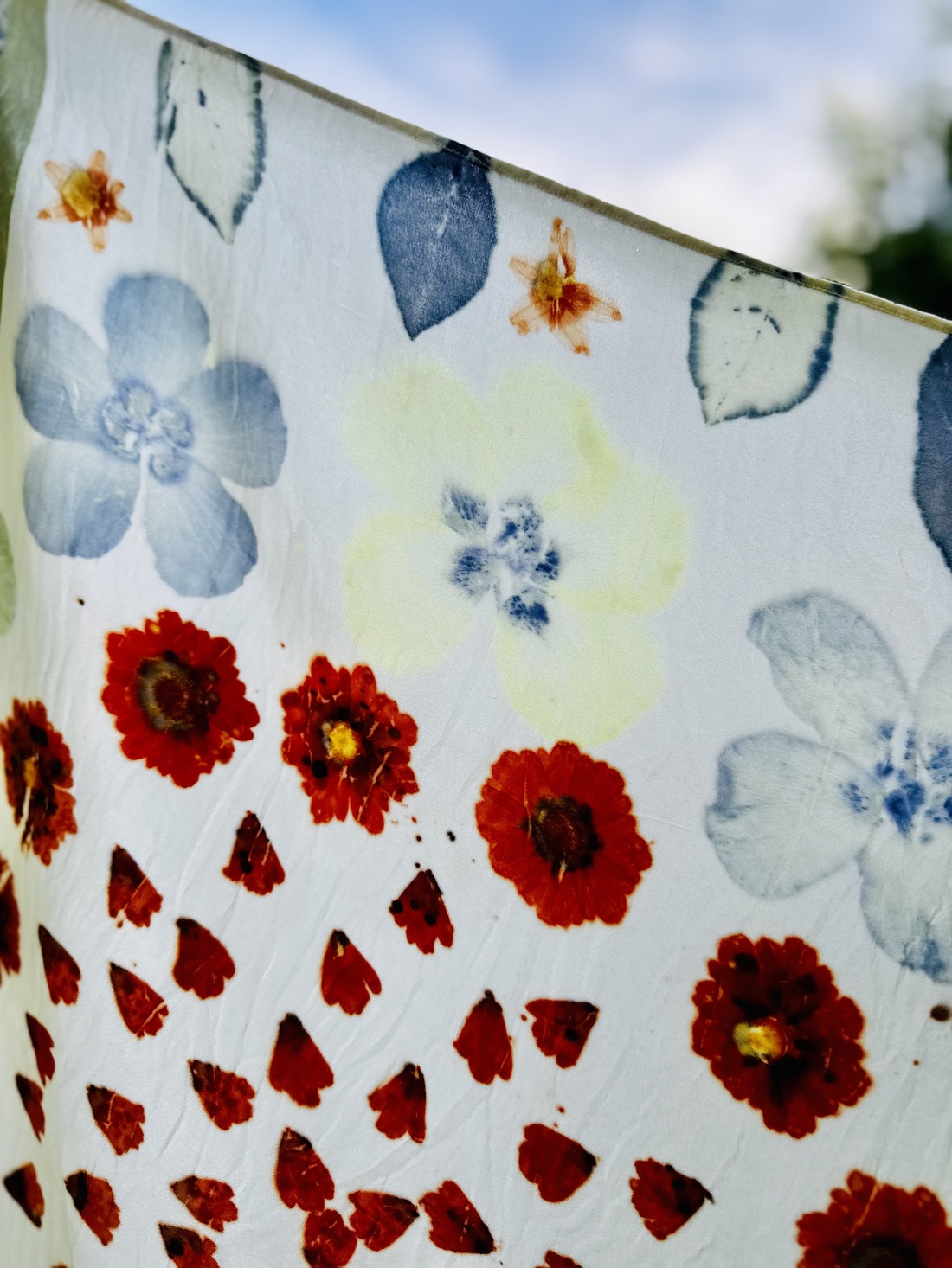 Eșarfă din mătase imprimată vegetal (hibiscus, coreopsis) - îmbrăcăminte și modă - eșarfe, pălării, fularuri - eșarfe - Artynos.ro