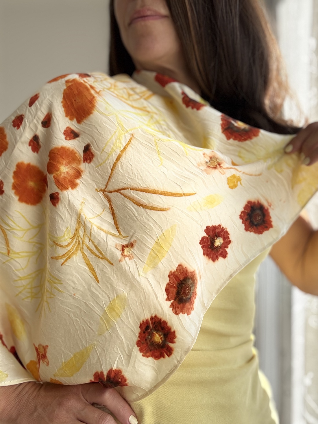 Eșarfă din mătase imprimată vegetal (cosmos, coreopsis) - îmbrăcăminte și modă - eșarfe, pălării, fularuri - eșarfe - Artynos.ro