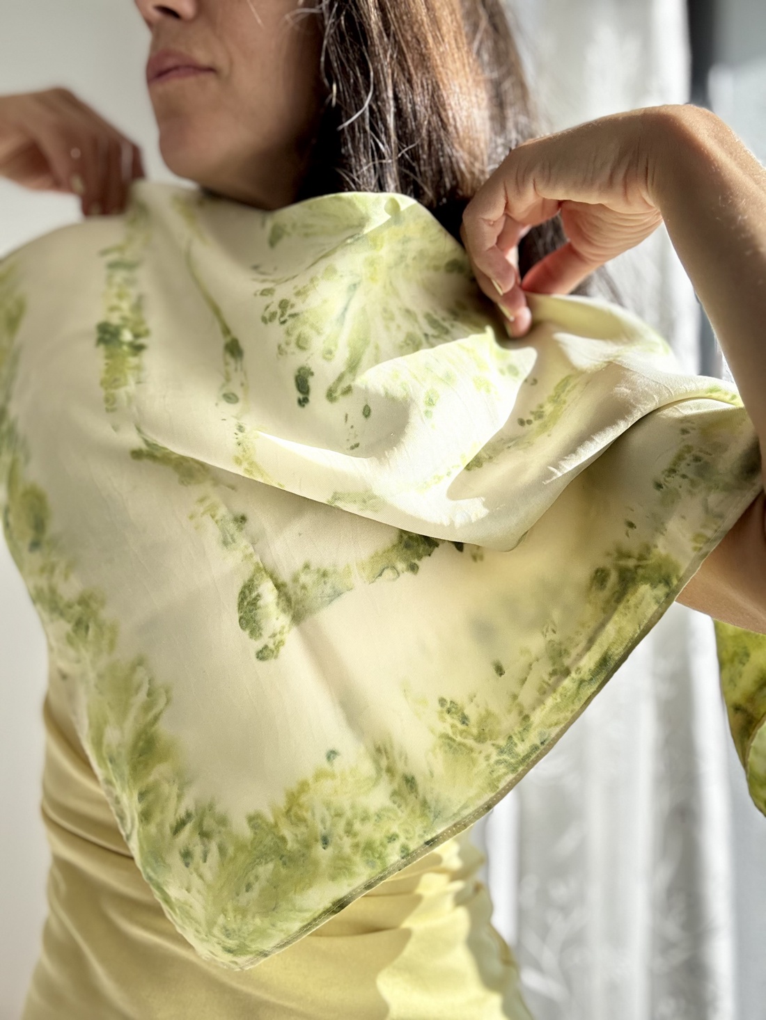 Eșarfă din mătase imprimată vegetal - îmbrăcăminte și modă - eșarfe, pălării, fularuri - eșarfe - Artynos.ro