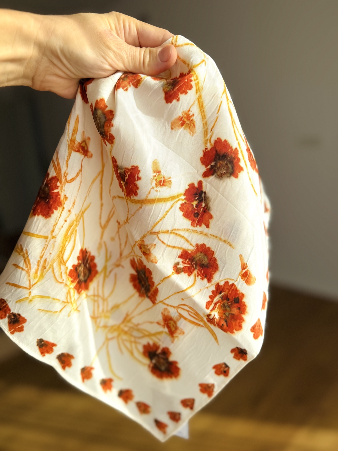 Eșarfă din mătase imprimată vegetal - îmbrăcăminte și modă - eșarfe, pălării, fularuri - eșarfe - Artynos.ro