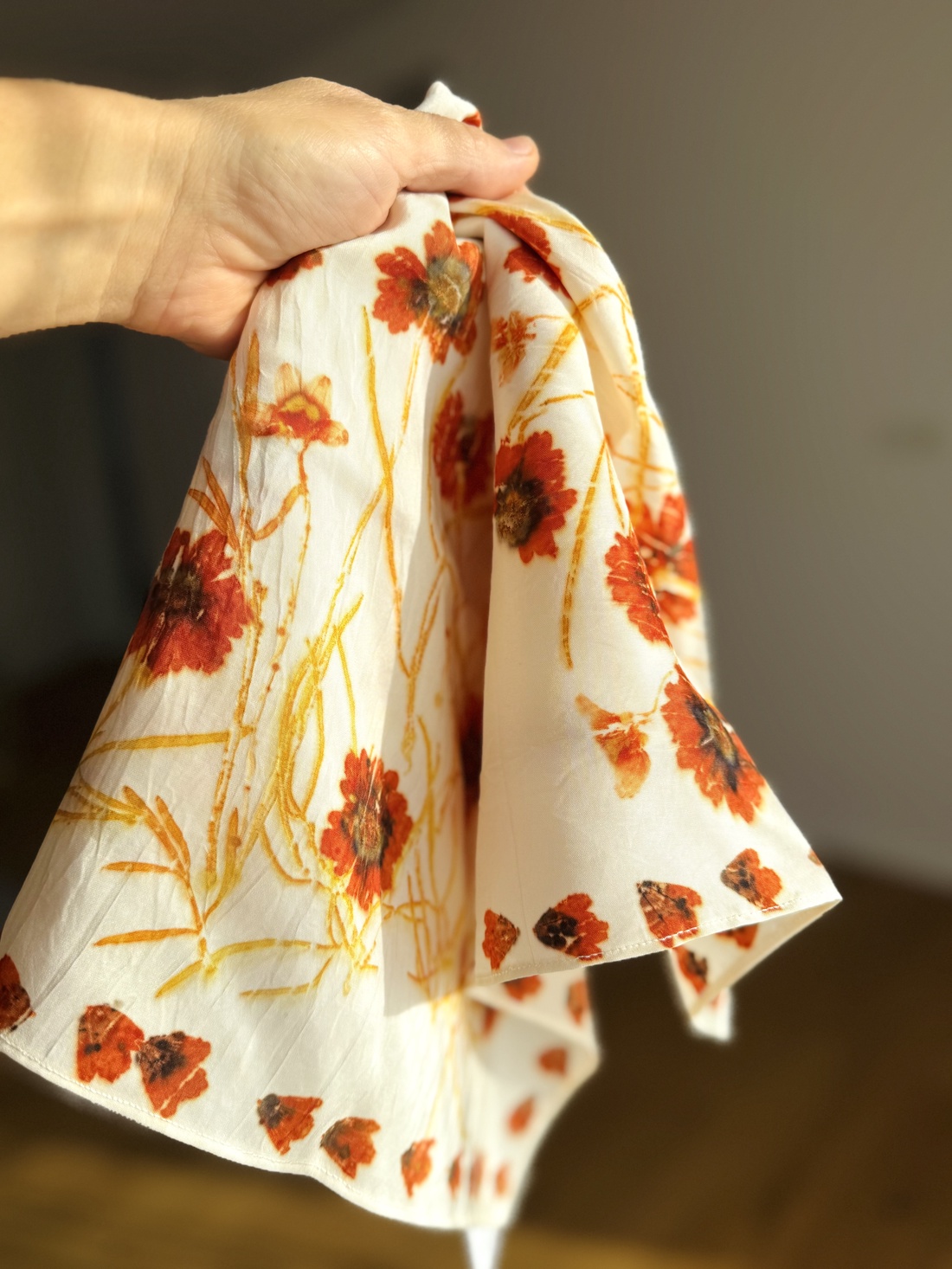 Eșarfă din mătase imprimată vegetal - îmbrăcăminte și modă - eșarfe, pălării, fularuri - eșarfe - Artynos.ro