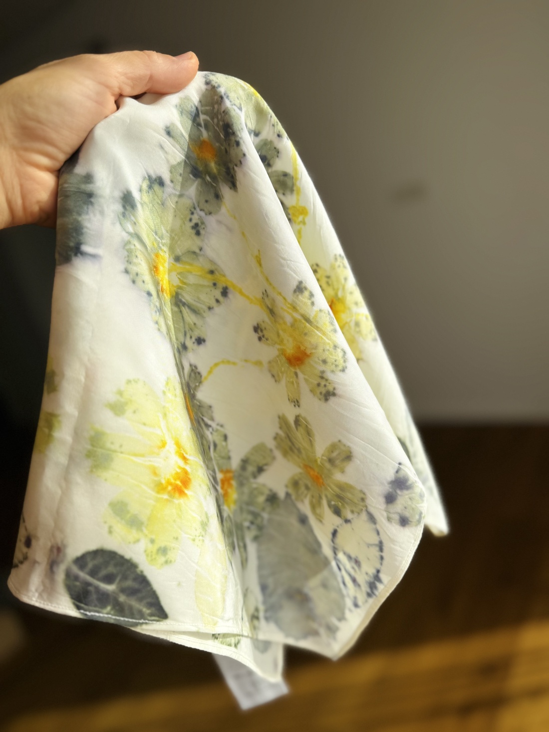 Eșarfă din mătase imprimată vegetal - îmbrăcăminte și modă - eșarfe, pălării, fularuri - eșarfe - Artynos.ro