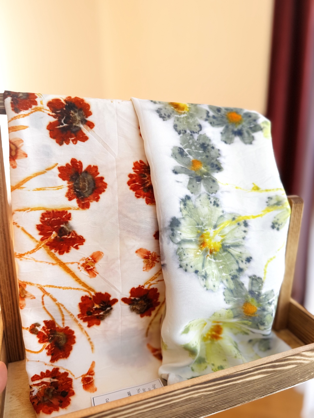 Eșarfă din mătase imprimată vegetal - îmbrăcăminte și modă - eșarfe, pălării, fularuri - eșarfe - Artynos.ro