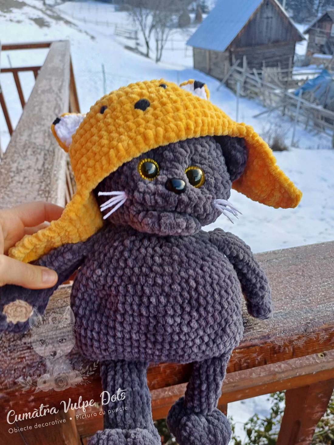 Motanel crosetat manual, fir de catifea - jucării și echipamente pentru copii - plușuri - păpușă croșetată, păpușă de pluș - Artynos.ro Motanel crosetat manual, fir de catifea - jucării și echipamente pentru copii - plușuri - păpușă croșetată, păpușă de pluș - Artynos.ro
