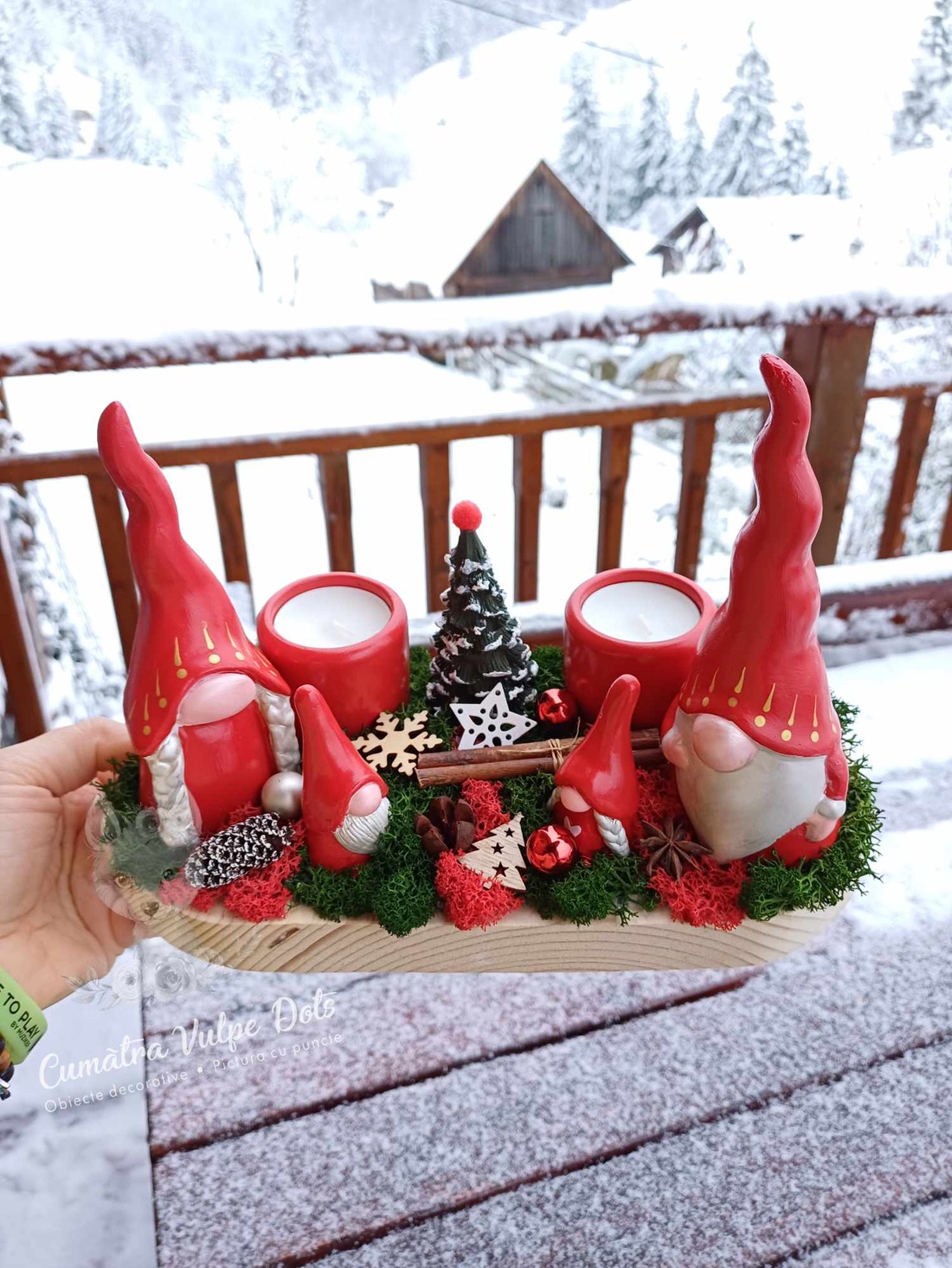 Decorațiune de iarnă -  Familia de gnomi, cu doi gnomi adulti si 2 copii  - crăciun - cadouri de moș crăciun - decor cu moș crăciun - Artynos.ro