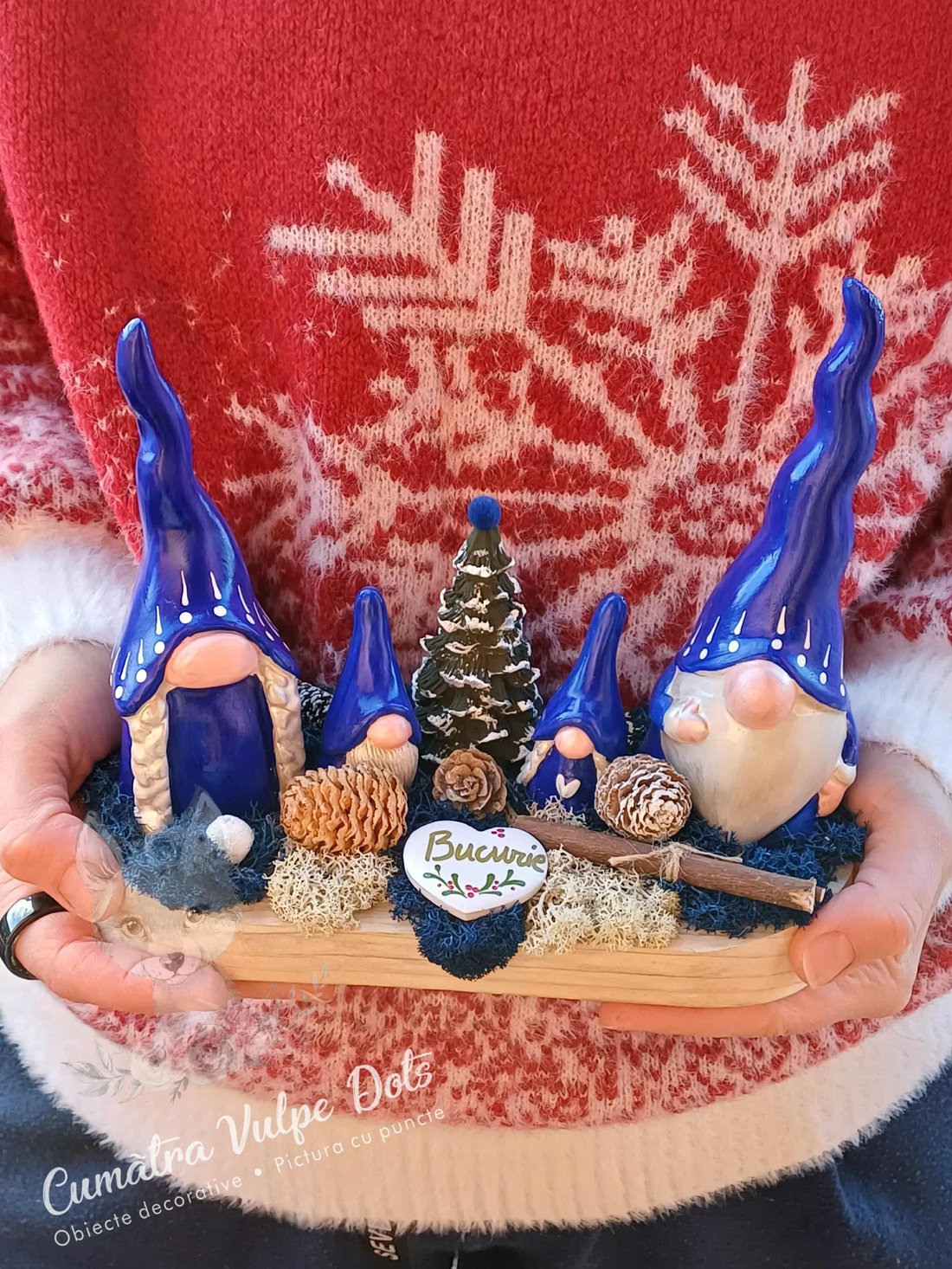 Decorațiune de iarnă -  Familia de gnomi, cu doi gnomi adulti si doicopii  - crăciun - cadouri de moș crăciun - decor cu moș crăciun - Artynos.ro