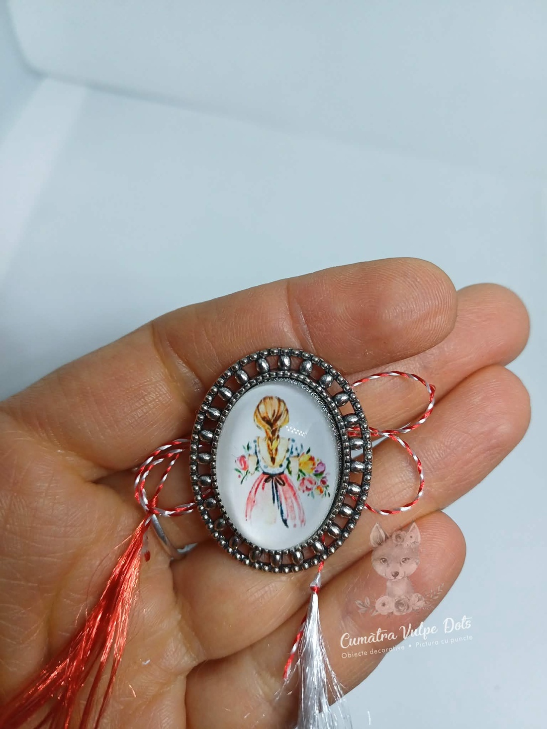 Mărțișor oval, tip broșă - bijuterii - mărțișor - Artynos.ro