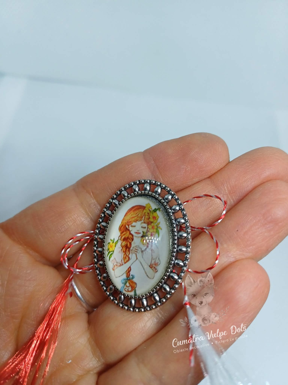 Mărțișor oval, tip broșă - bijuterii - mărțișor - Artynos.ro