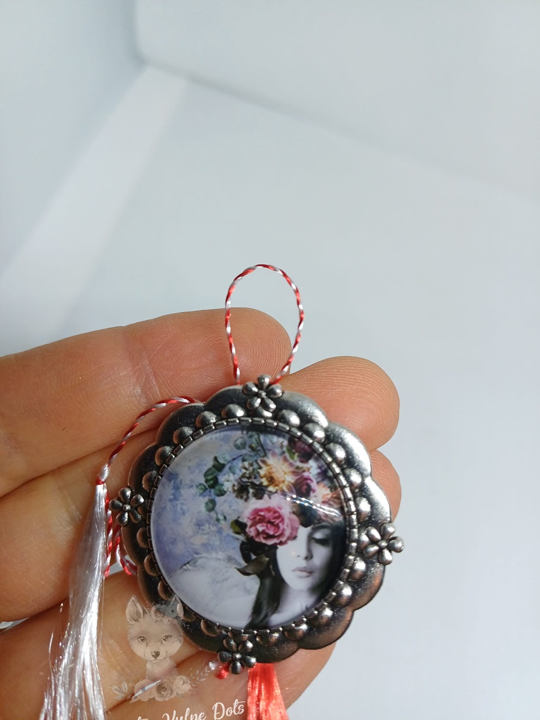 Mărțișor rotund, tip broșă - bijuterii - mărțișor - Artynos.ro