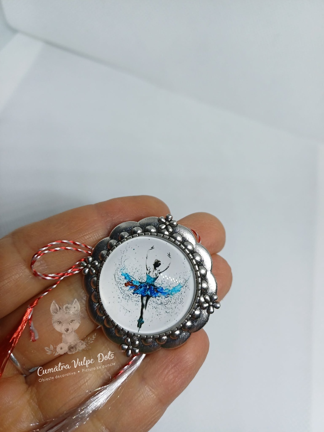 Mărțișor rotund, tip broșă - bijuterii - mărțișor - Artynos.ro