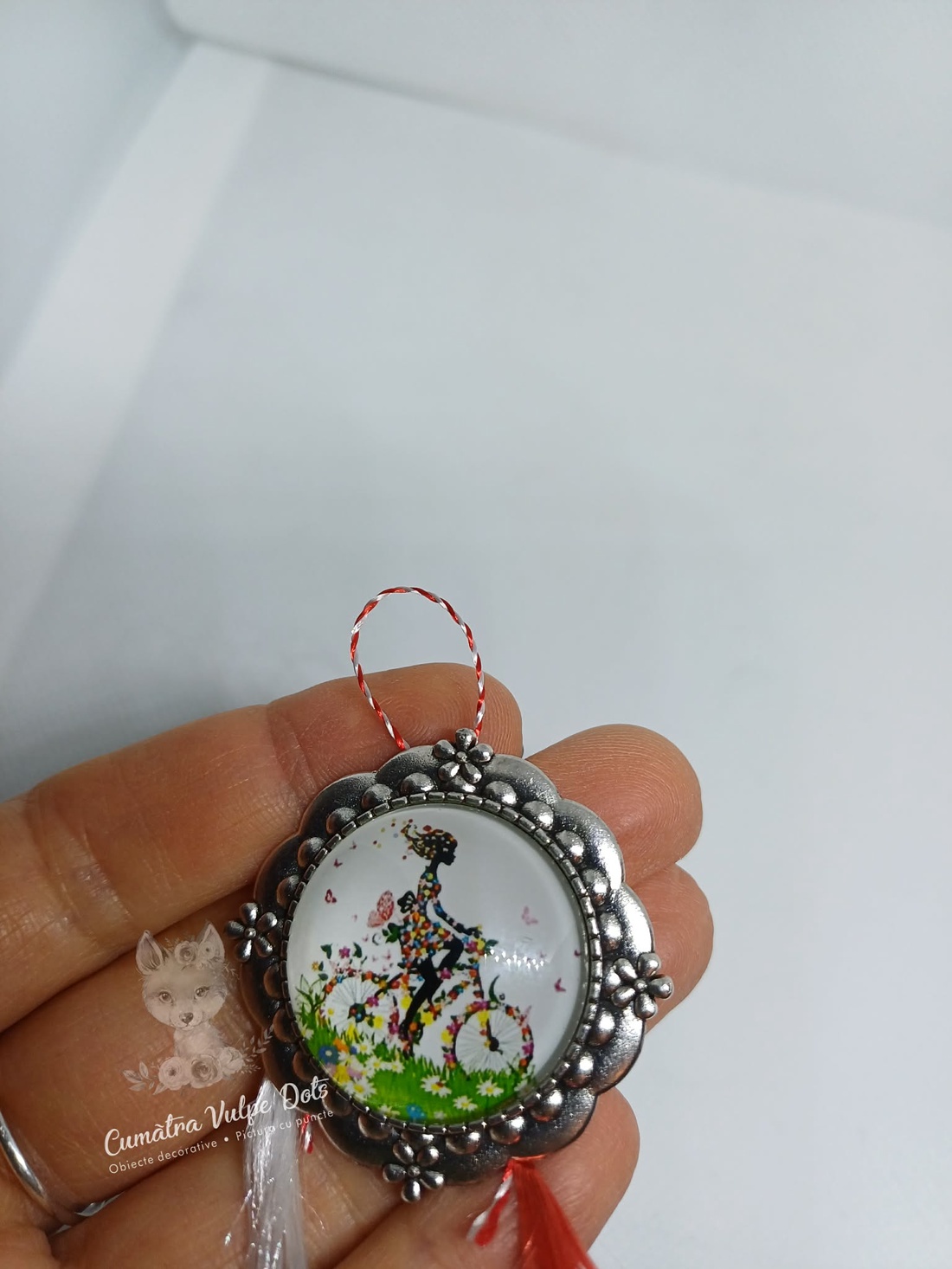 Mărțișor rotund, tip broșă - bijuterii - mărțișor - Artynos.ro