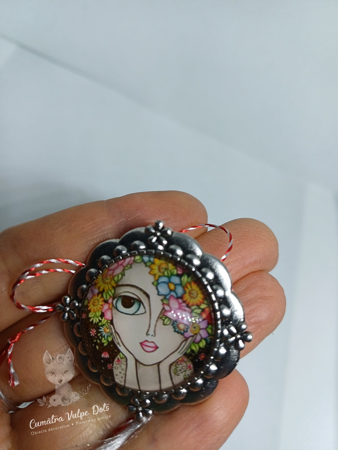 Mărțișor rotund, tip broșă - bijuterii - mărțișor - Artynos.ro