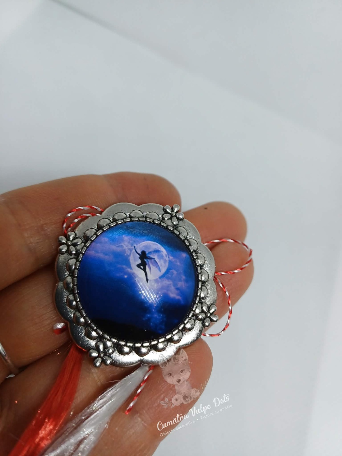 Mărțișor rotund, tip broșă - bijuterii - mărțișor - Artynos.ro