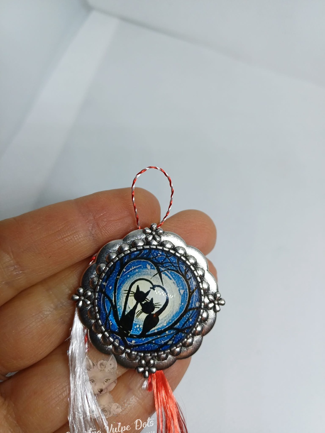 Mărțișor rotund, tip broșă - bijuterii - mărțișor - Artynos.ro