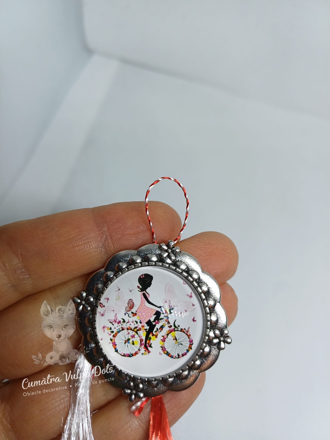 Mărțișor rotund, tip broșă - bijuterii - mărțișor - Artynos.ro