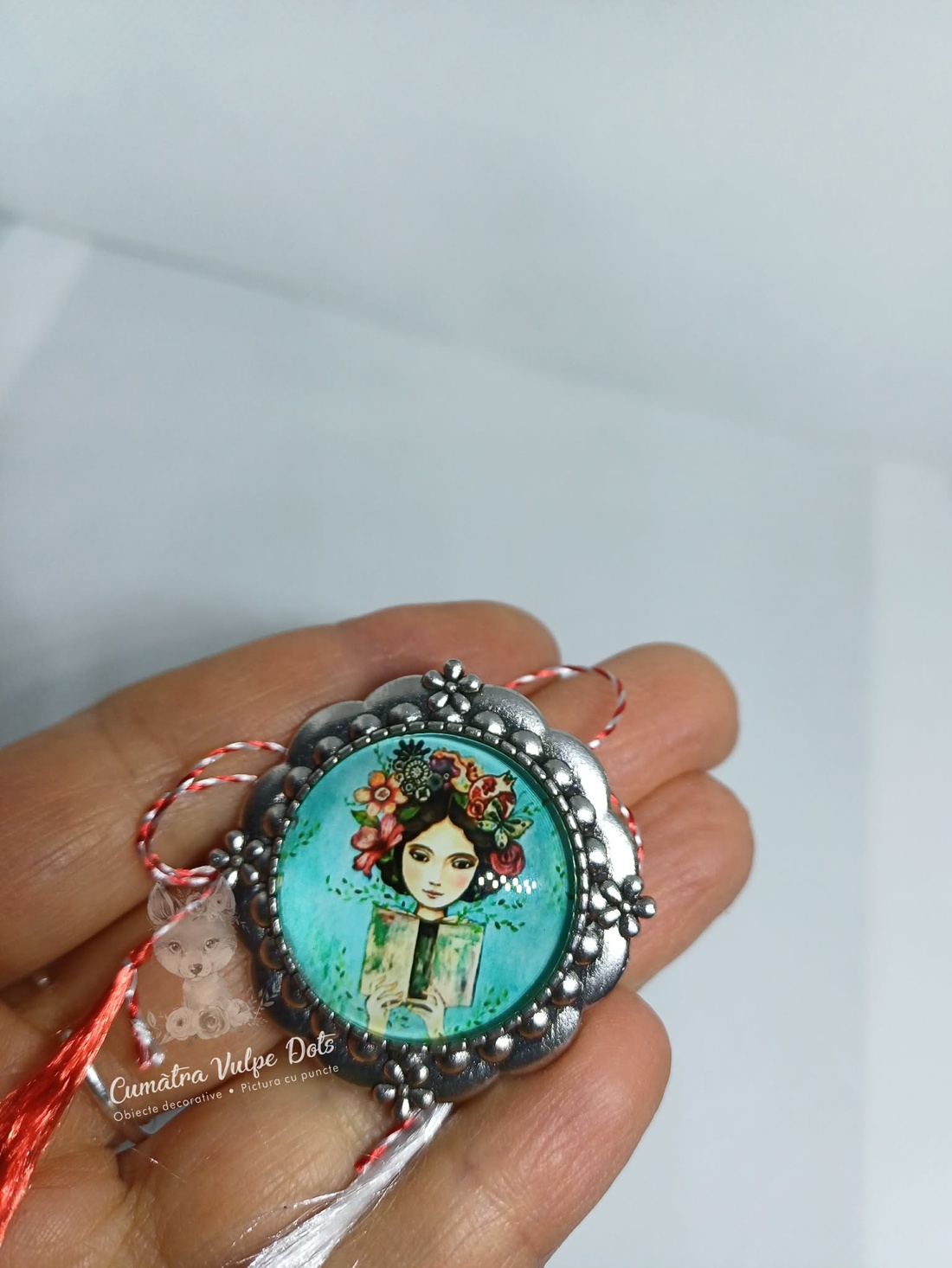 Mărțișor rotund, tip broșă - bijuterii - mărțișor - Artynos.ro