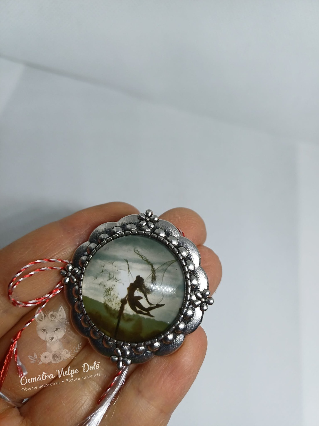 Mărțișor rotund, tip broșă - bijuterii - mărțișor - Artynos.ro