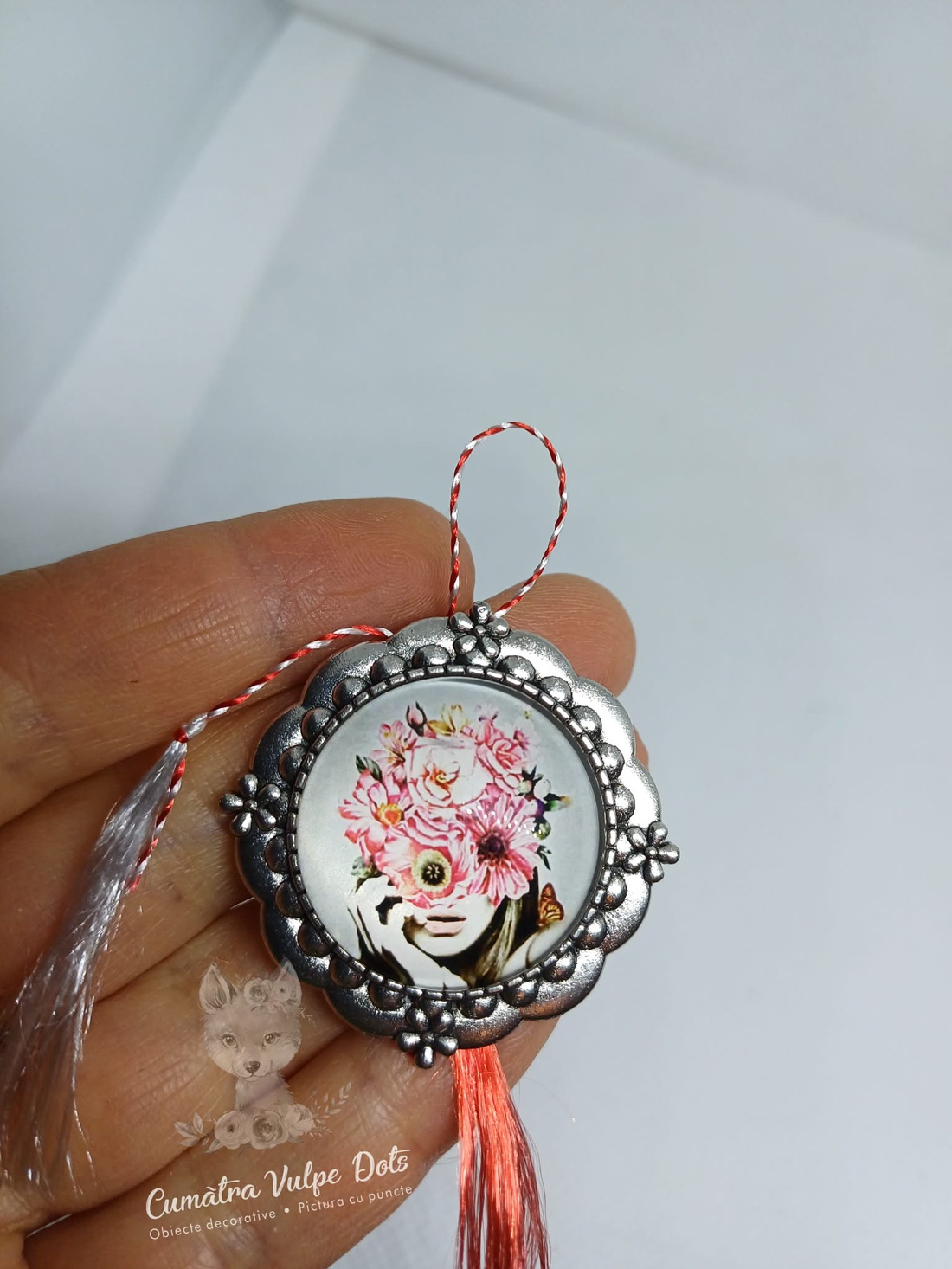 Mărțișor rotund, tip broșă - bijuterii - mărțișor - Artynos.ro