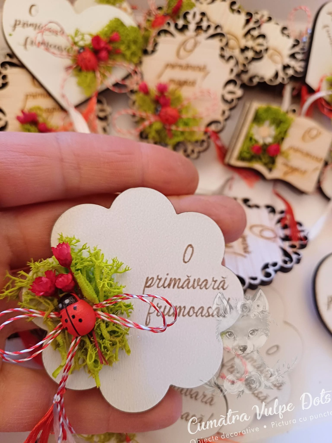 Mărțișor - tip broșă - cu licheni și flori criogenate - bijuterii - mărțișor - Artynos.ro