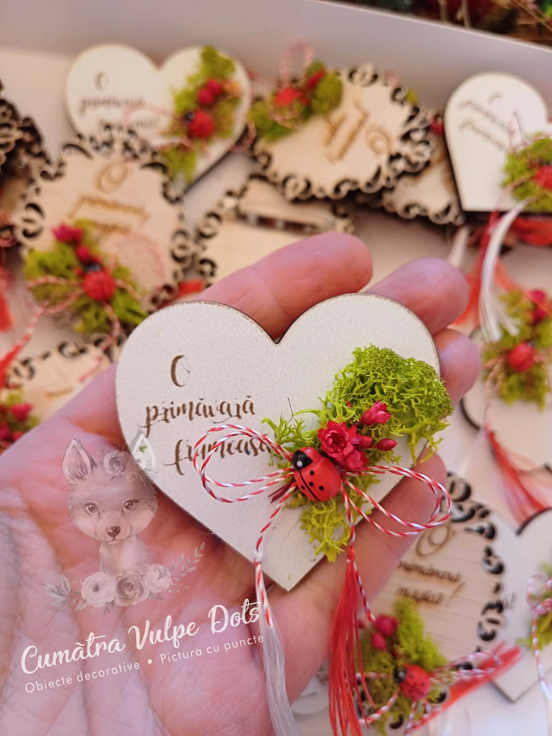 Mărțișor inimioară - tip broșă - cu licheni și flori criogenate - bijuterii - mărțișor - Artynos.ro