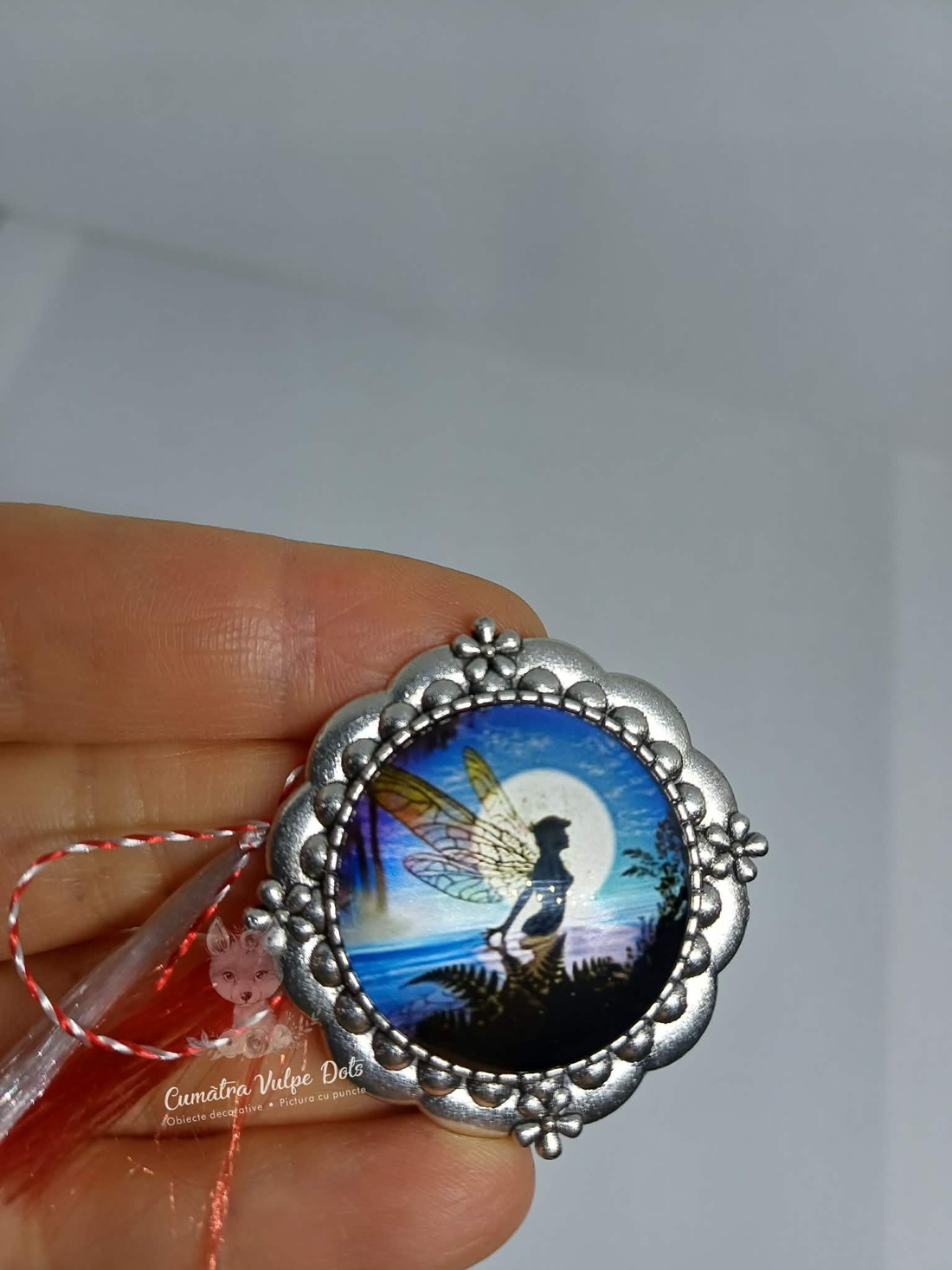 Mărțișor rotund, tip broșă - bijuterii - mărțișor - Artynos.ro