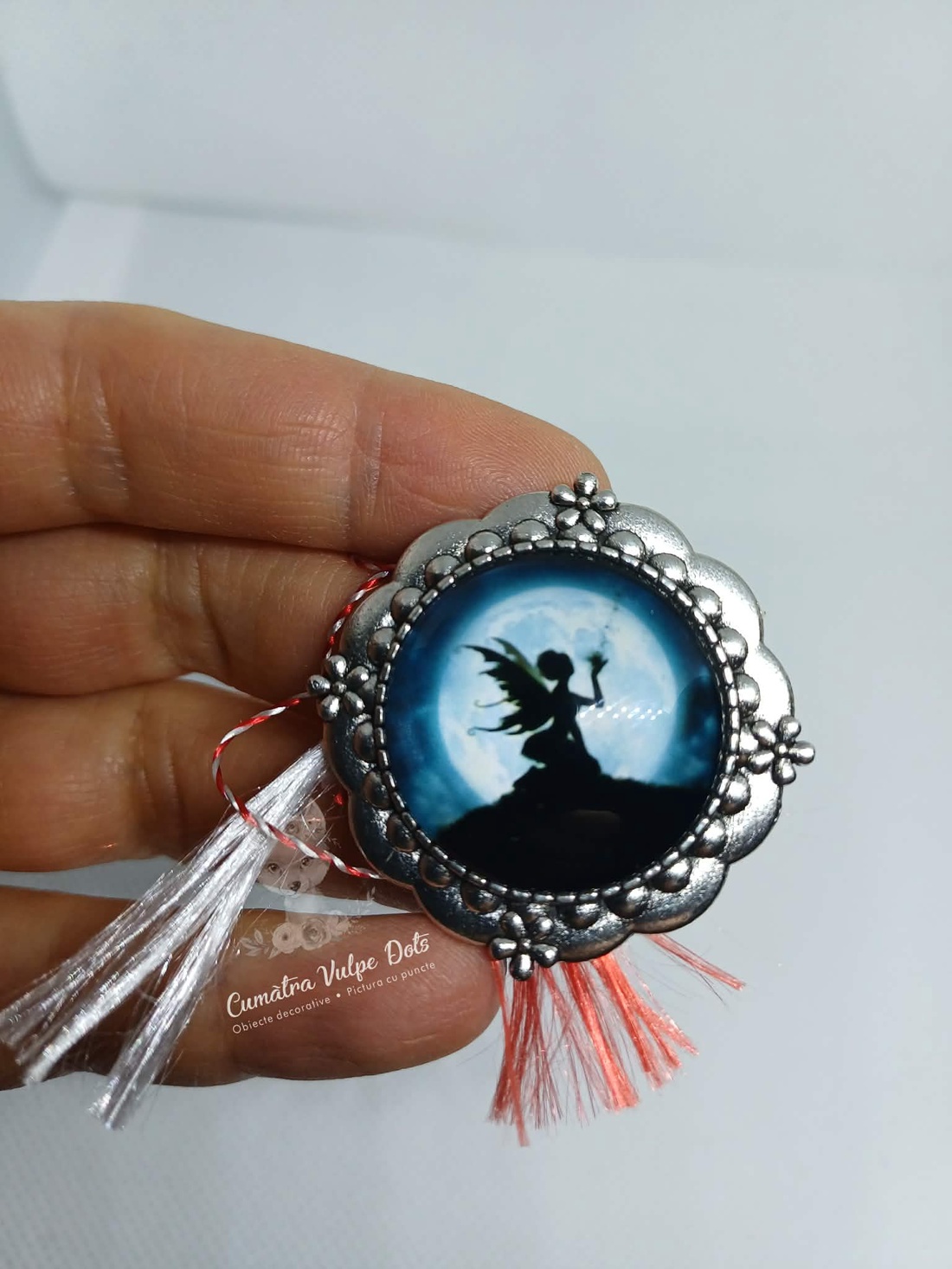 Mărțișor rotund, tip broșă - bijuterii - mărțișor - Artynos.ro