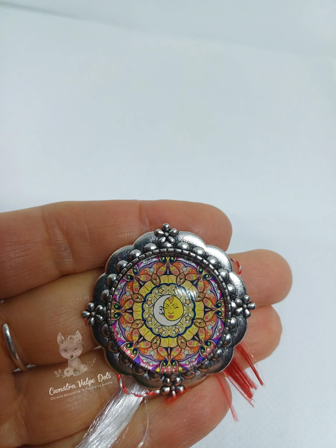 Mărțișor rotund, tip broșă - bijuterii - mărțișor - Artynos.ro