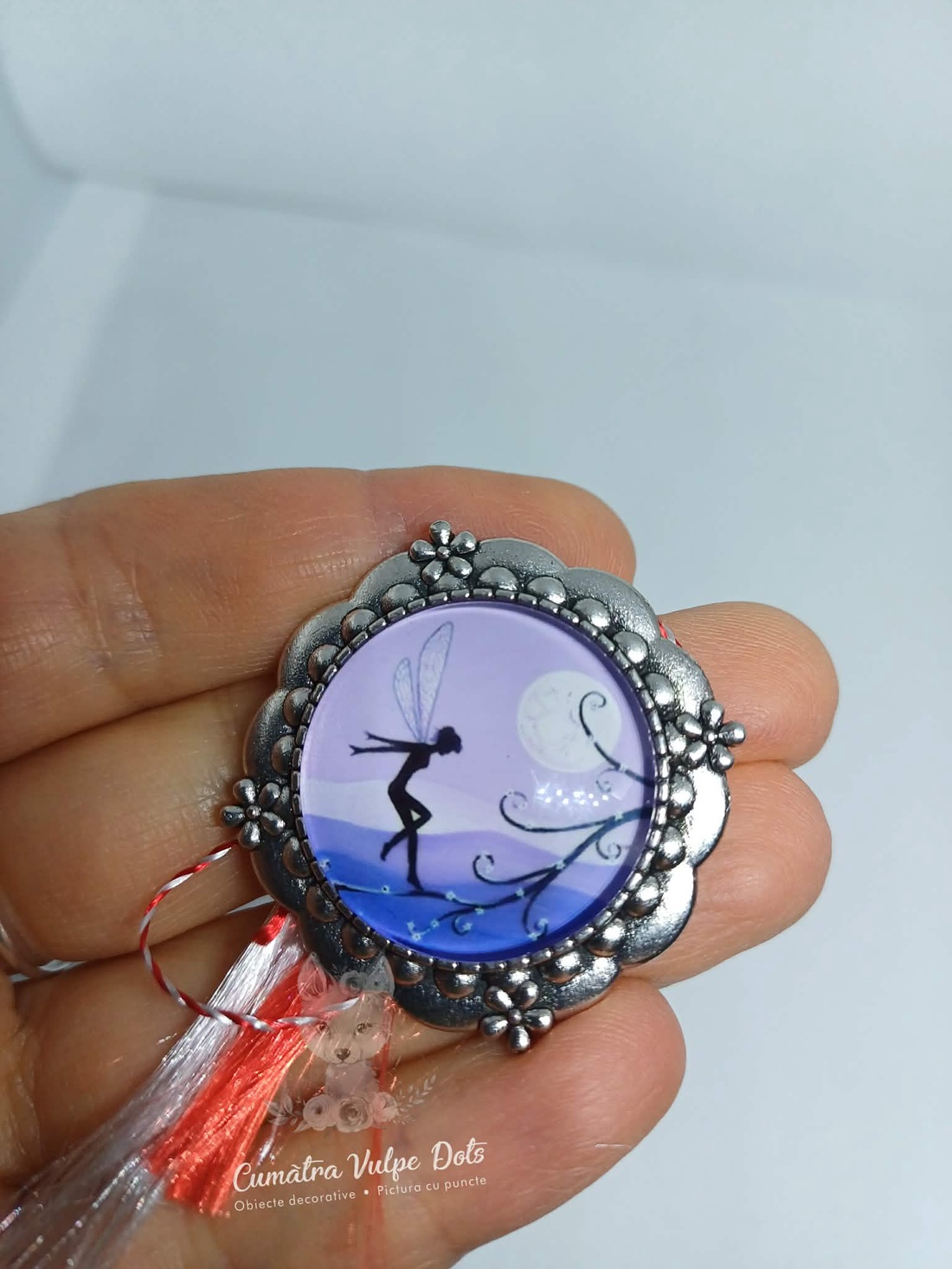 Mărțișor rotund, tip broșă - bijuterii - mărțișor - Artynos.ro