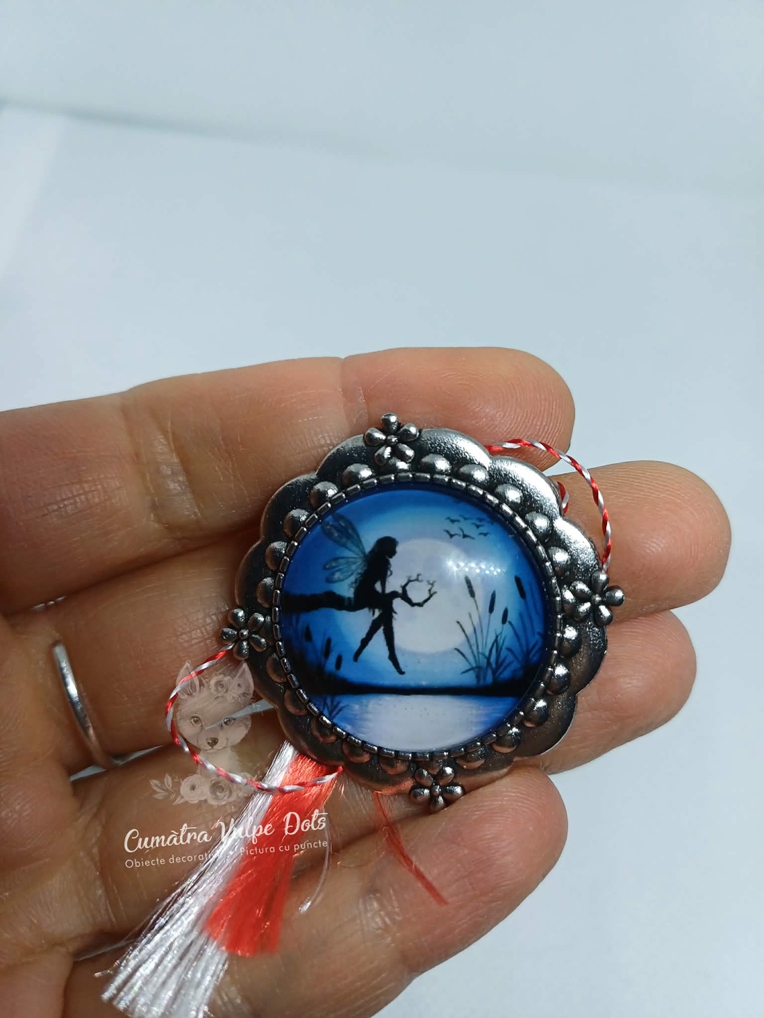 Mărțișor rotund, tip broșă - bijuterii - mărțișor - Artynos.ro