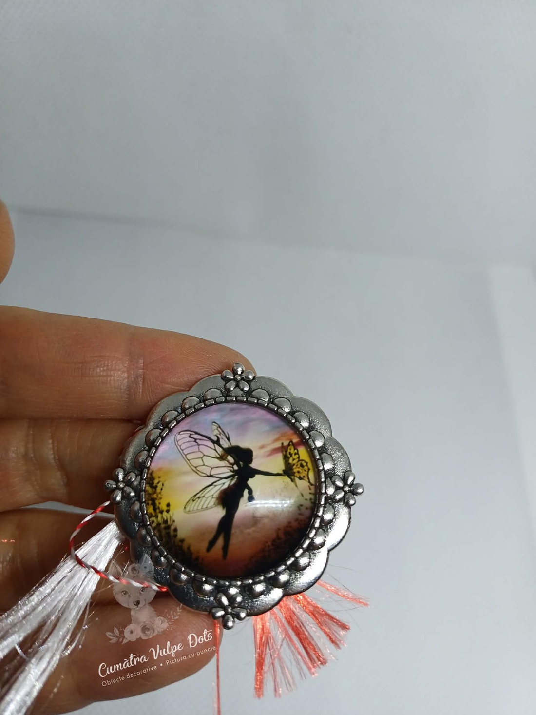 Mărțișor rotund, tip broșă - bijuterii - mărțișor - Artynos.ro