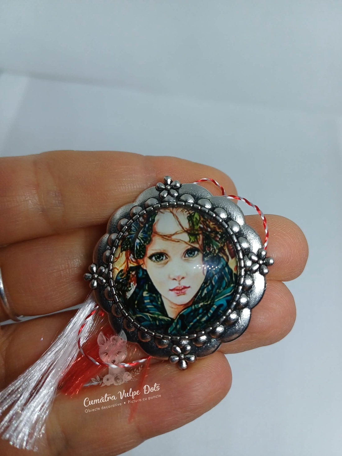 Mărțișor rotund, tip broșă - bijuterii - mărțișor - Artynos.ro