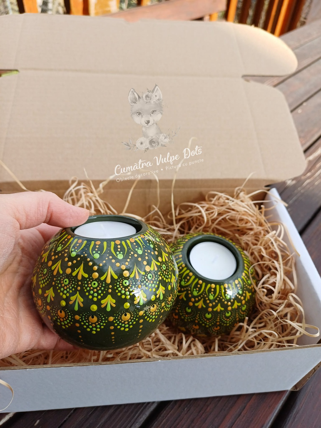 Set 2 obiecte decorative - suporturi lumânare - verde oliv - pictură cu puncte - casă & stil de viață - lumânări, parfumuri, arome - suport de lumânări - Artynos.ro