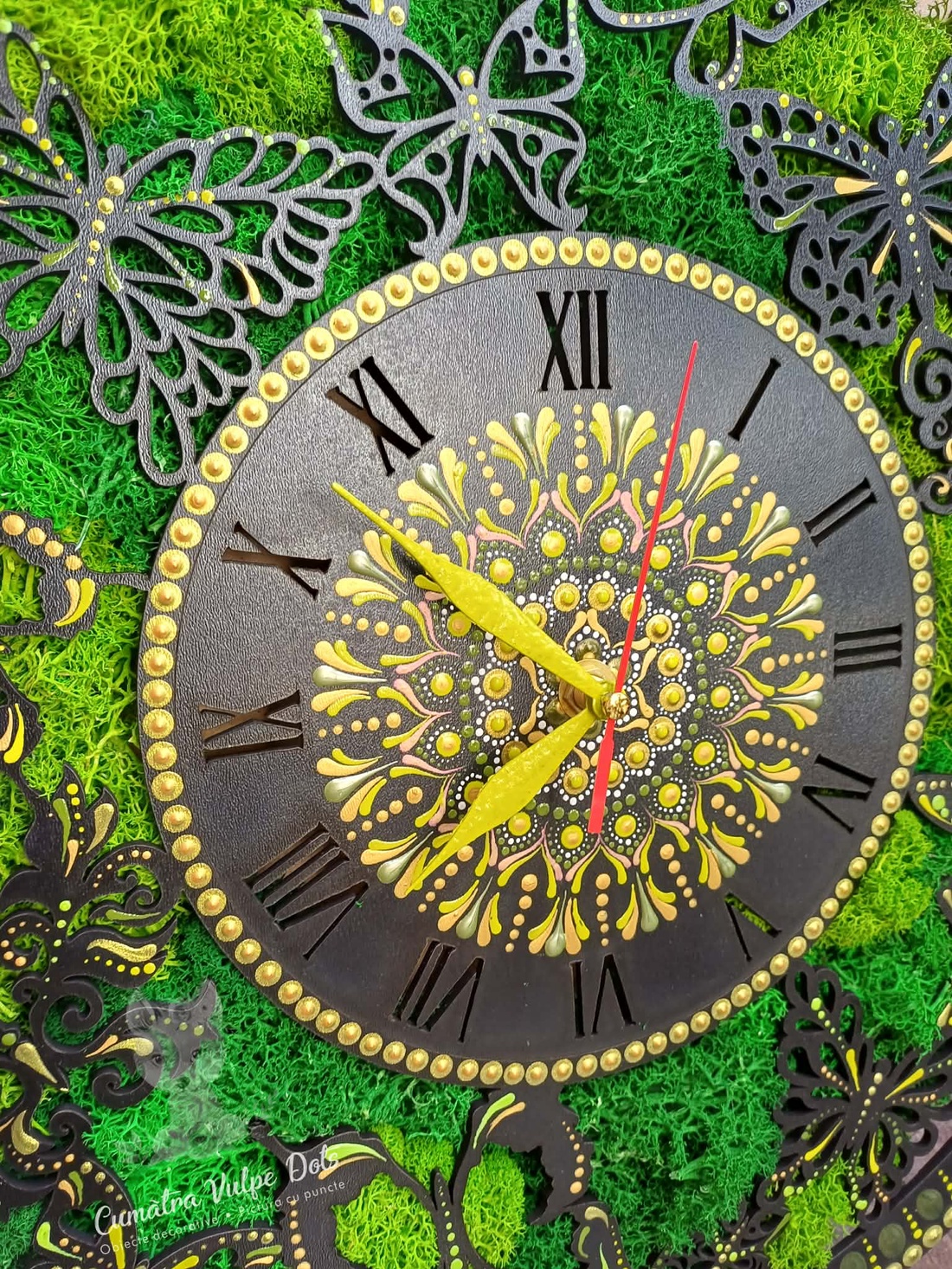 Ceas de perete cu licheni stabilizati și pictură cu techica punctului 40 cm - verde  - casă & stil de viață - decorațiuni de casă - decorațiuni de pereți - ceasuri de perete - Artynos.ro