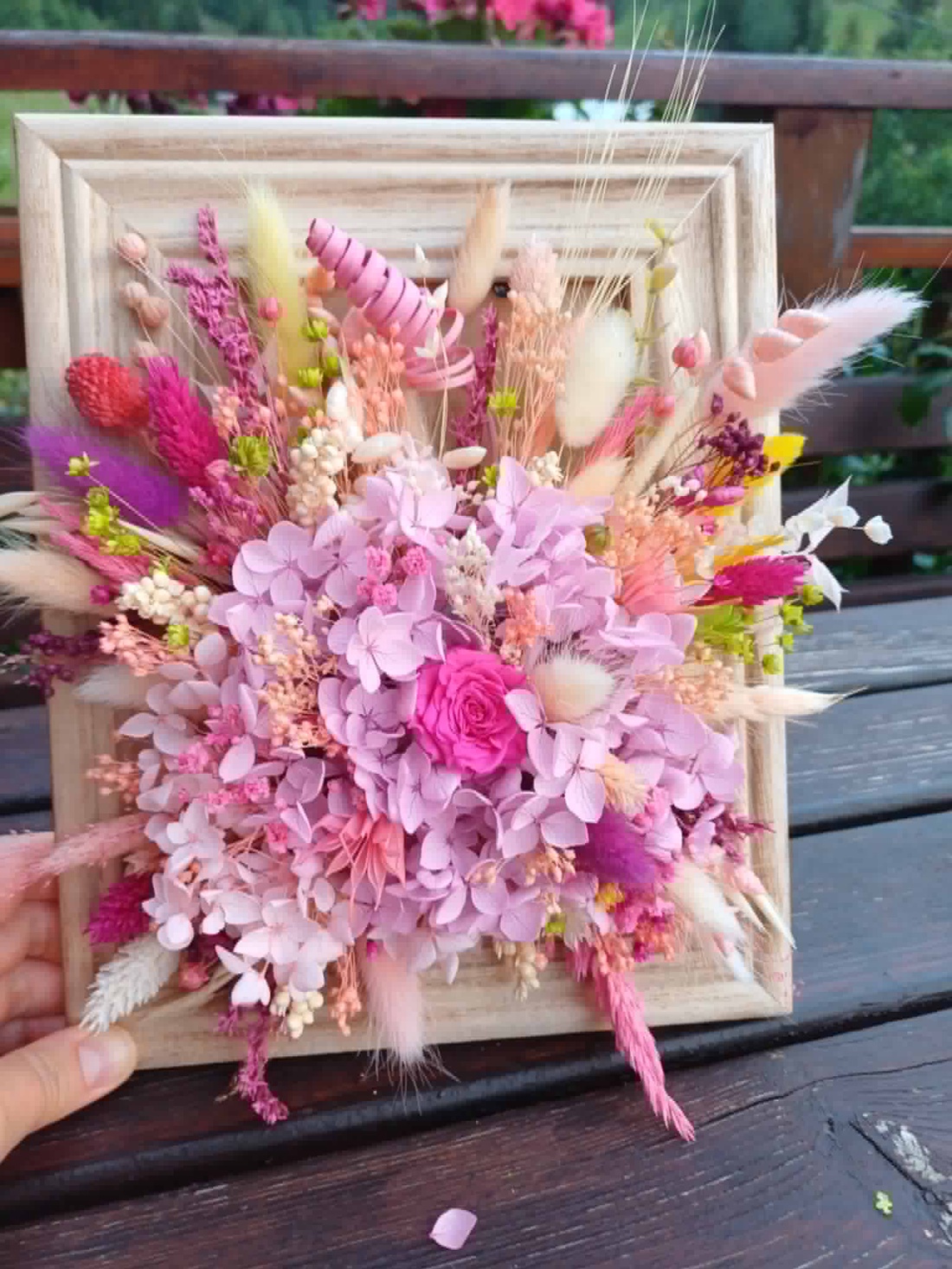 Ramă cu aranjament de flori stabilizate și criogenate - casă & stil de viață - decorațiuni de casă - accesorii florale - cutii cu flori - Artynos.ro