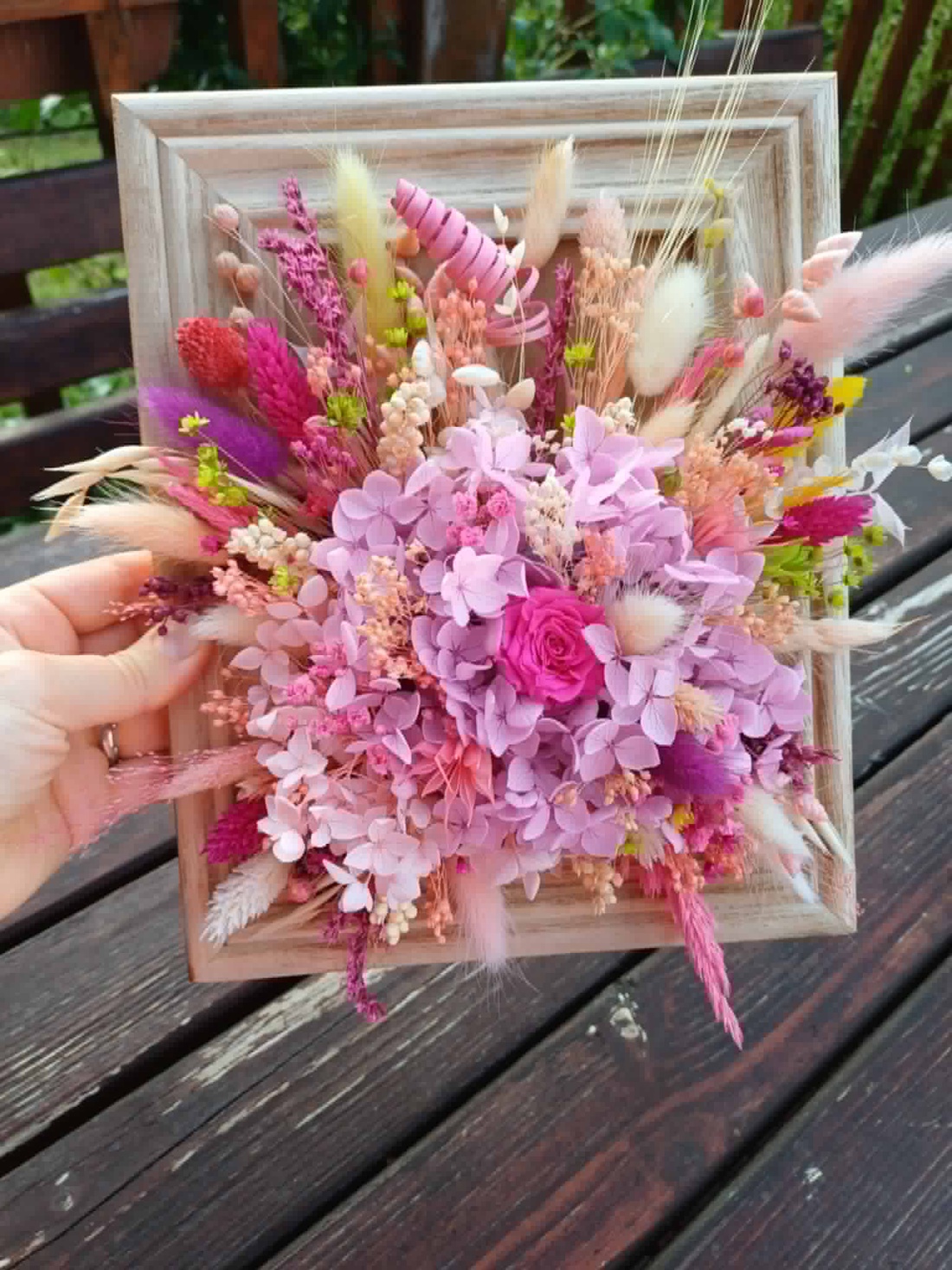 Ramă cu aranjament de flori stabilizate și criogenate - casă & stil de viață - decorațiuni de casă - accesorii florale - cutii cu flori - Artynos.ro