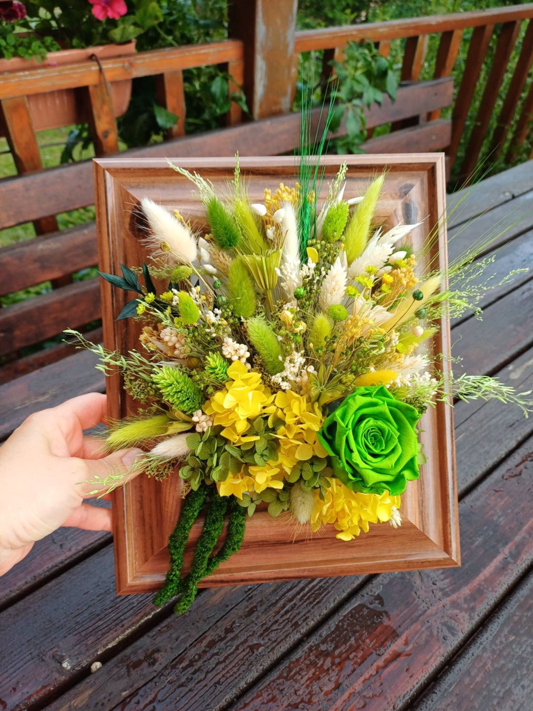 Ramă cu aranjament de flori stabilizate și criogenate - casă & stil de viață - decorațiuni de casă - accesorii florale - cutii cu flori - Artynos.ro