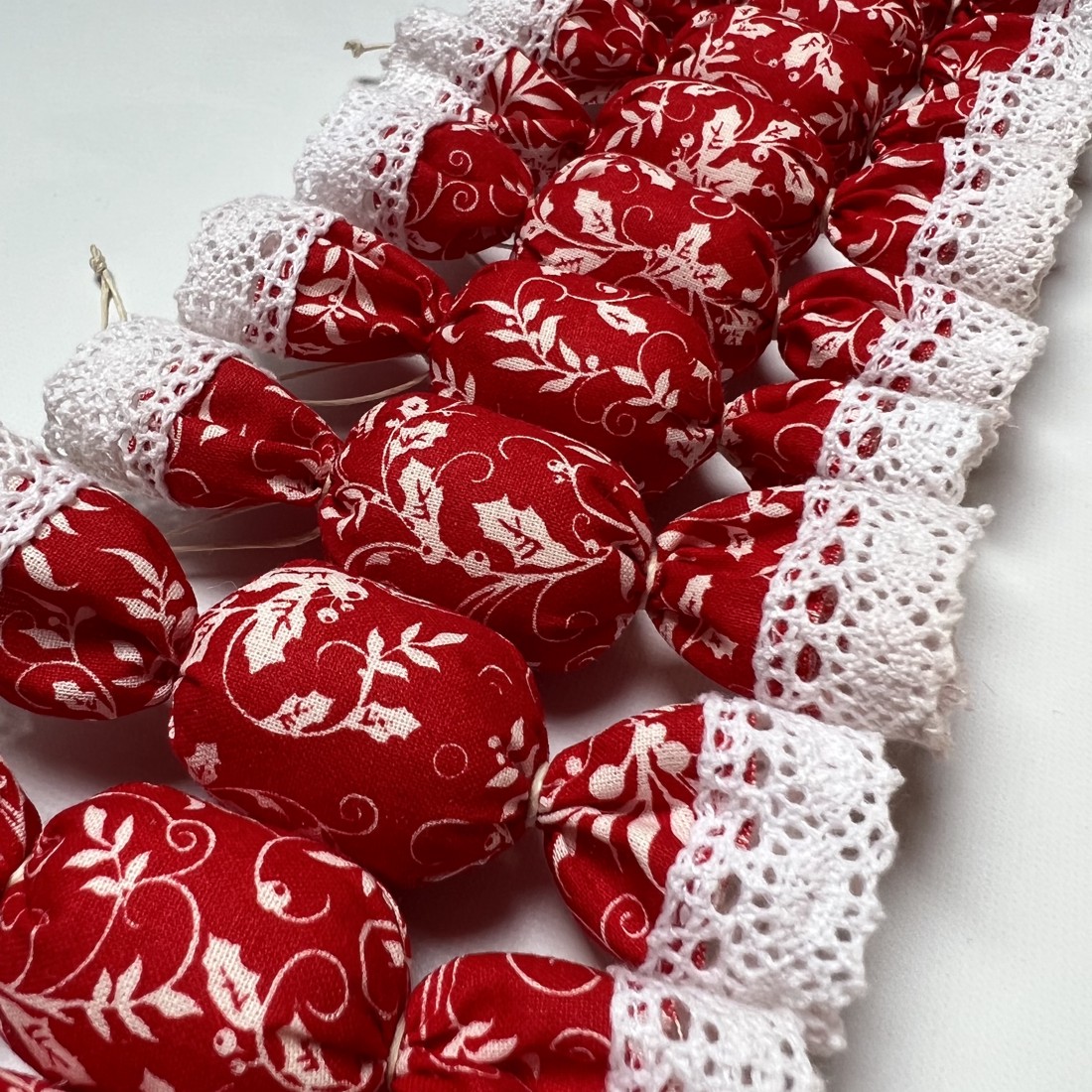 Bomboane saloane textile / set de 10/ - crăciun - decorațiuni de crăciun de casă - figurine pentru pomul de crăciun - Artynos.ro