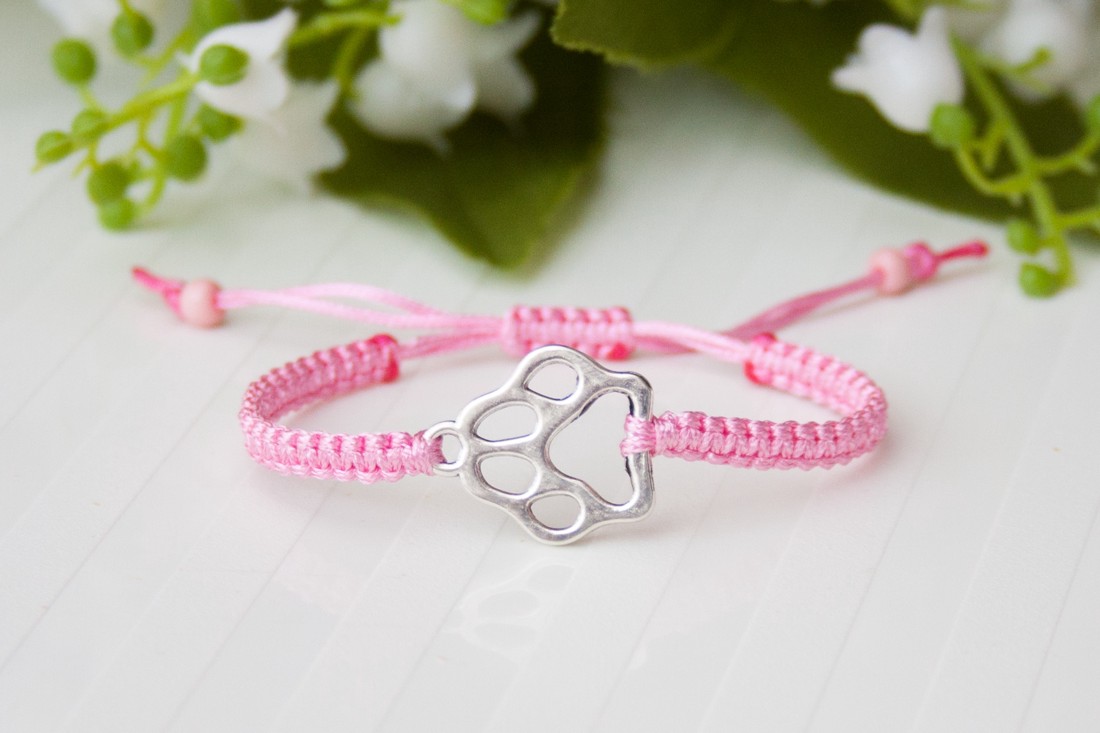 Brățară macramé împletită - Paw paw roz deschis -  - Artynos.ro