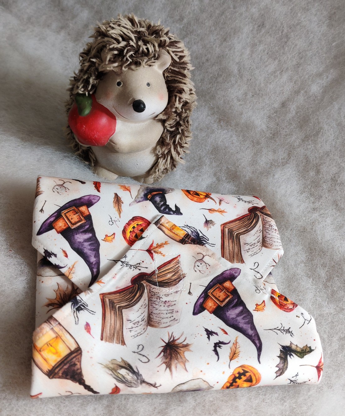 Șervet textil reutilizabil cu motive de Halloween � vrăjitoare, dovleac, liliac -  - Artynos.ro