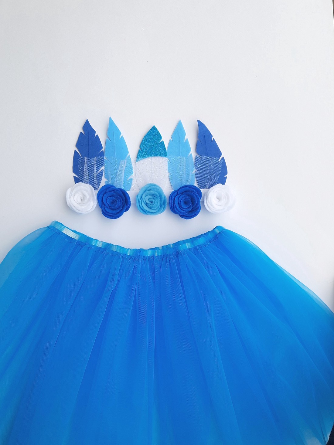 Fată indiană albastră cu fustă de tul costum de carnaval pentru fete - îmbrăcăminte și modă - costume și măști de carnaval - costume - Artynos.ro Fată indiană albastră cu fustă de tul costum de carnaval pentru fete - îmbrăcăminte și modă - costume și măști de carnaval - costume - Artynos.ro
