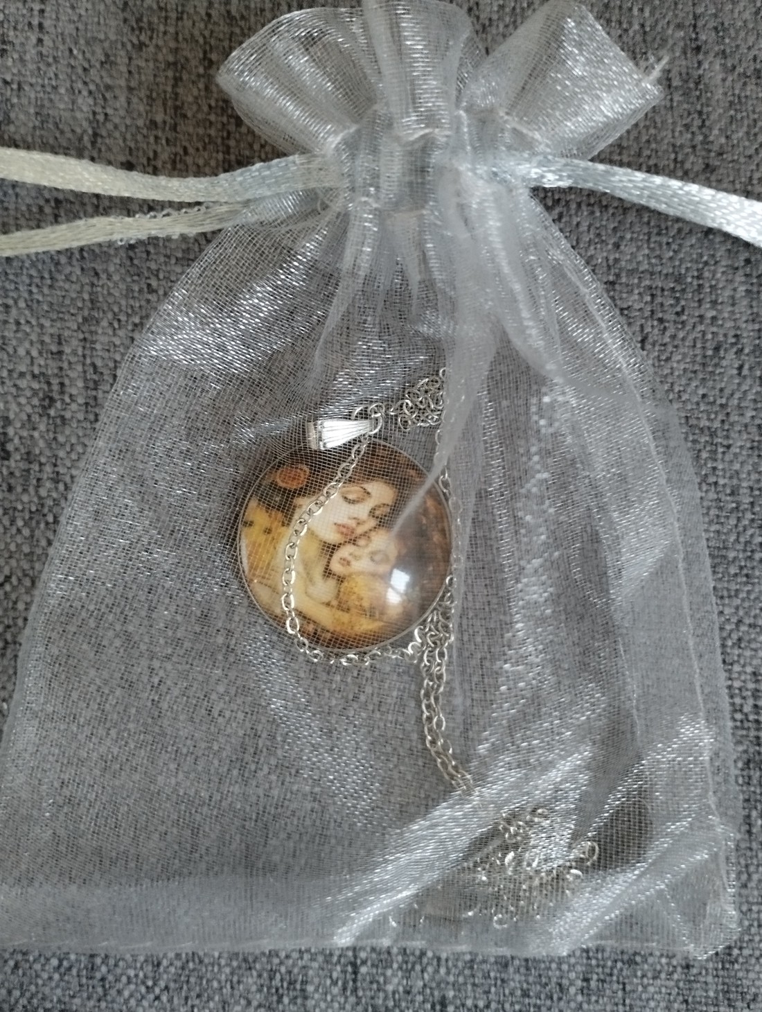Lentile de sticlă, colier din oțel medical cu motiv Klimt - - Artynos.ro Lentile de sticlă, colier din oțel medical cu motiv Klimt - - Artynos.ro