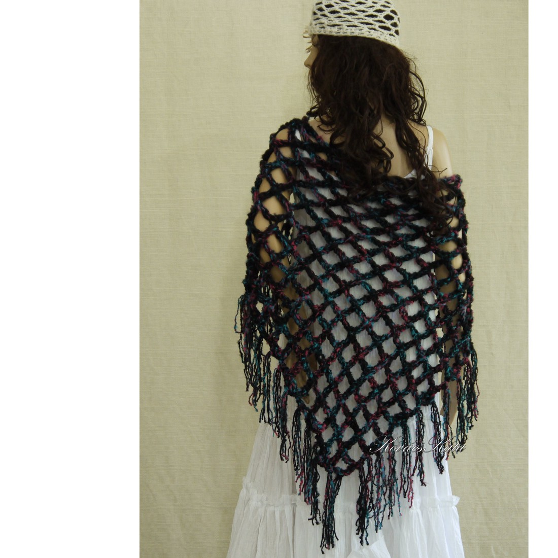 BOSZI-KENDŐ / tabby - șal croșetat cu franjuri - îmbrăcăminte și modă - eșarfe, pălării, fularuri - șaluri - Artynos.ro