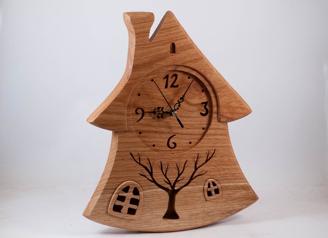 Ceas de perete în formă de căsuță, Ceas de perete din lemn, Ceas din lemn - casă & stil de viață - decorațiuni de casă - decorațiuni de pereți - ceasuri de perete - Artynos.ro