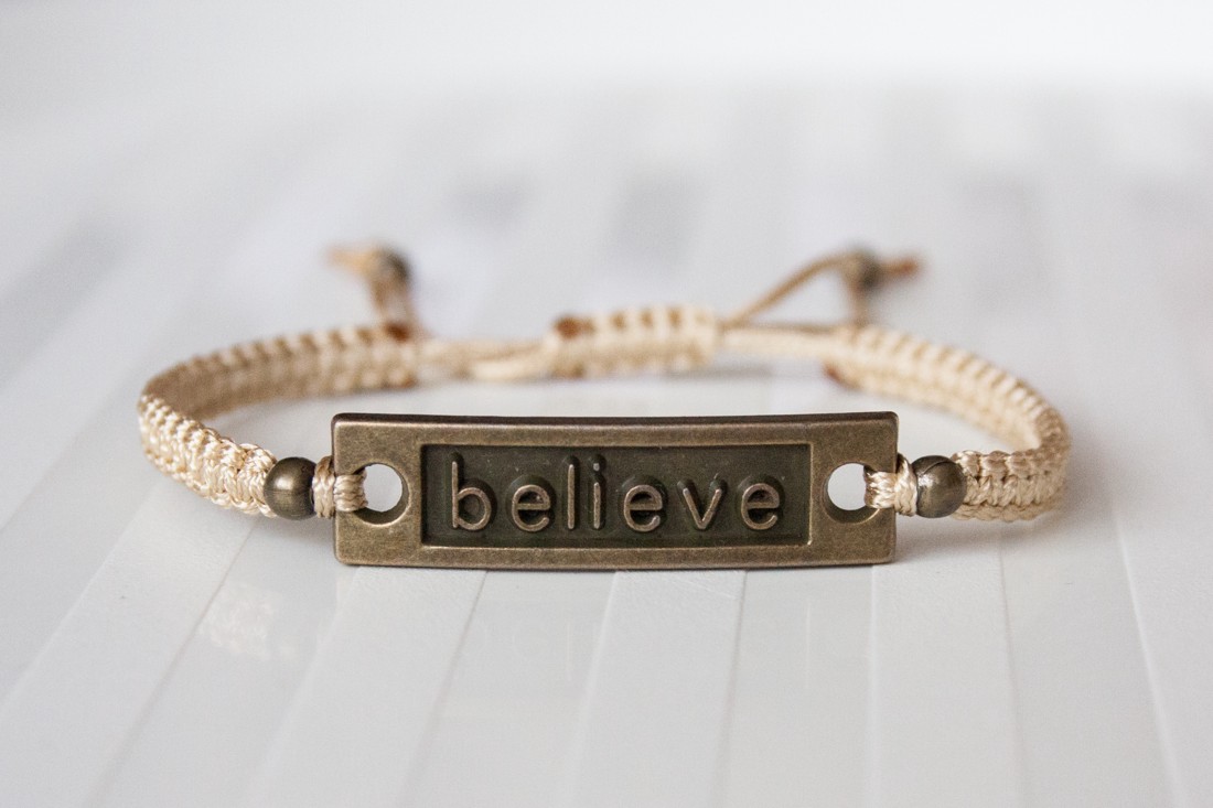 Brățară macramé împletită - Beige Believe - - Artynos.ro Brățară macramé împletită - Beige Believe - - Artynos.ro