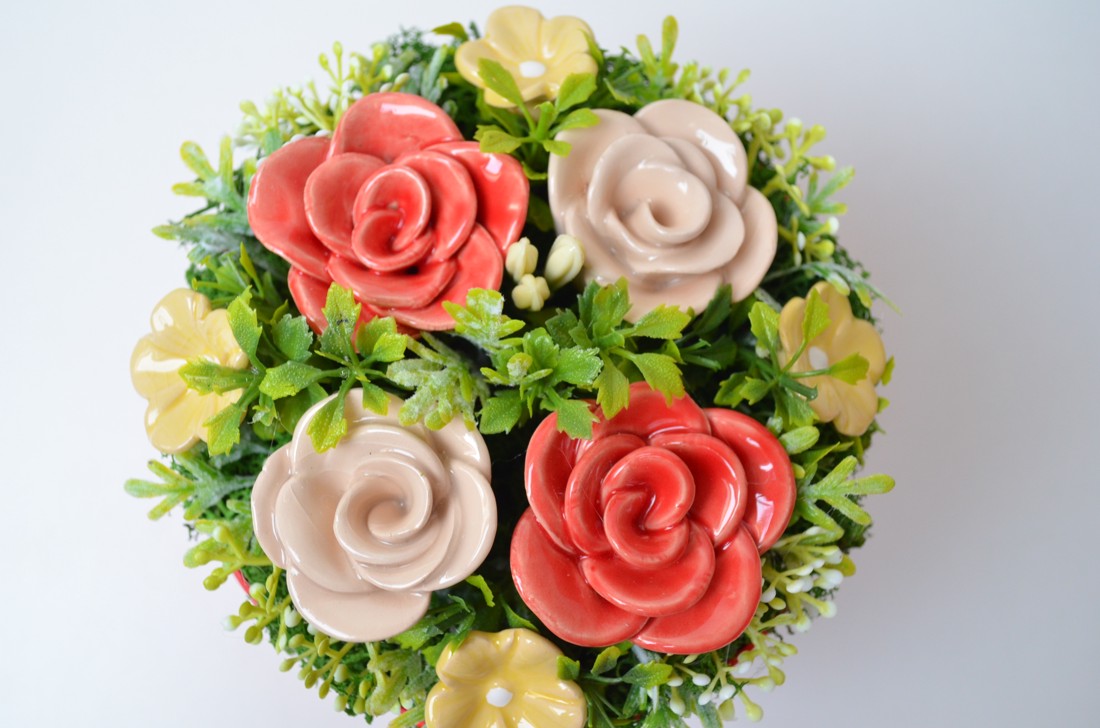 Cutii cu trandafiri, buchet de flori din ceramică, buchet de trandafiri -  - Artynos.ro