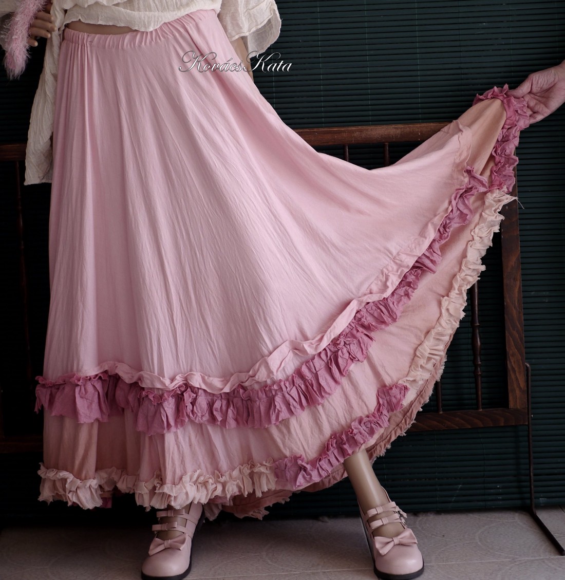 FUSTĂ LADY - fustă cu design romantic / pudră - îmbrăcăminte și modă - haine damă - fustă damă - Artynos.ro