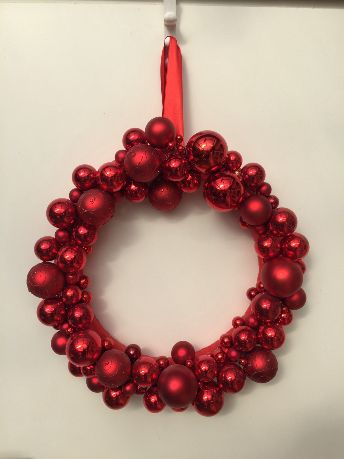 Red Giant advent decorare ușă cu sfere, dimensiune gigant: 80cm -  - Artynos.ro