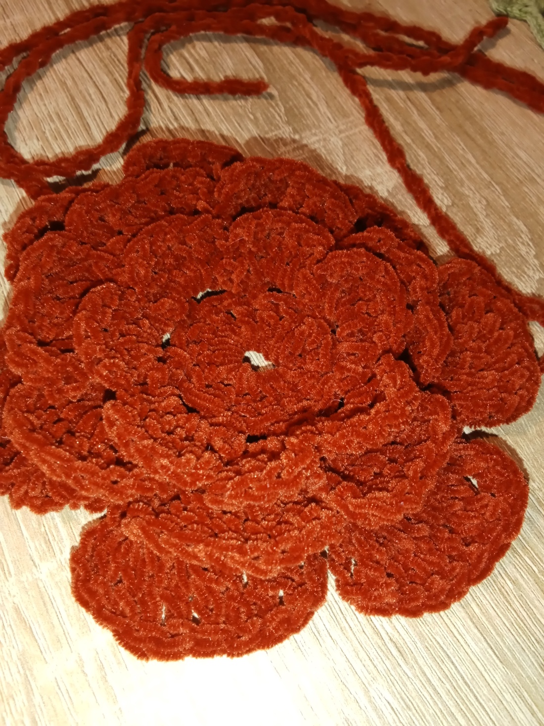 Floare croșetată gât  - îmbrăcăminte și modă - curele și catarame artizanale - alte accesorii - Artynos.ro