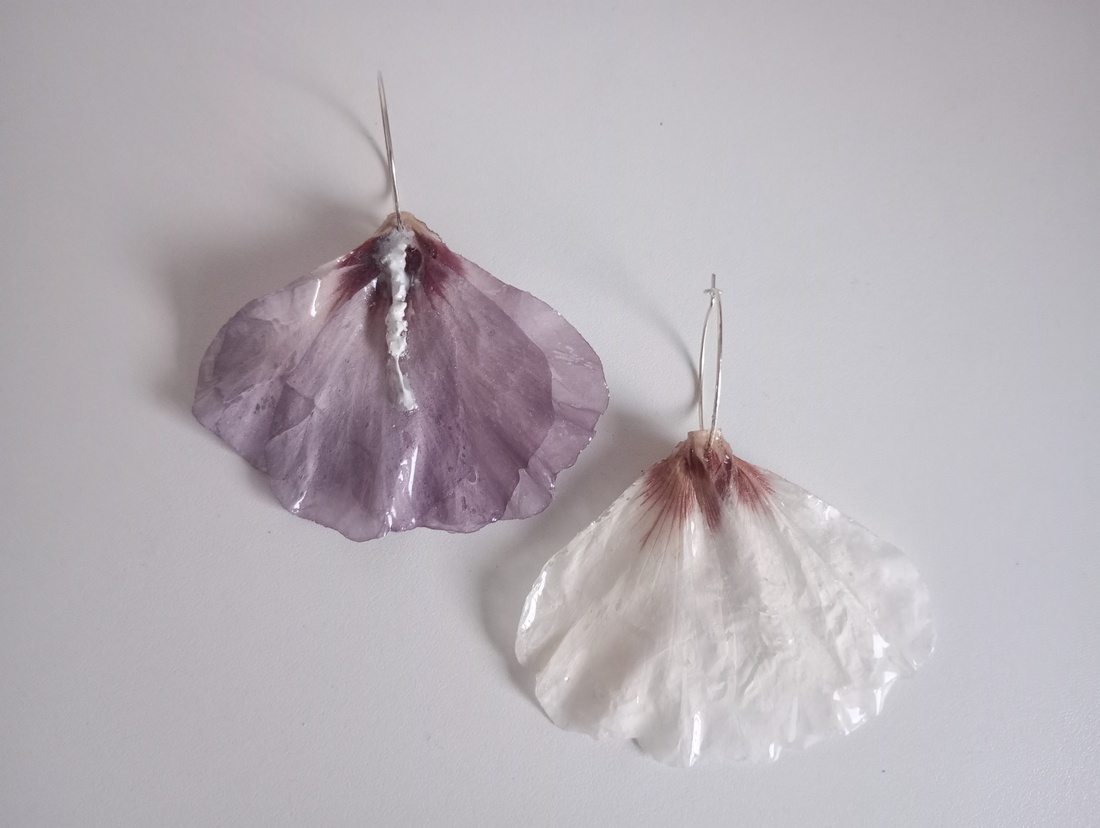 Cercei hibiscus  - bijuterii - cercei - cercei din rășină - Artynos.ro