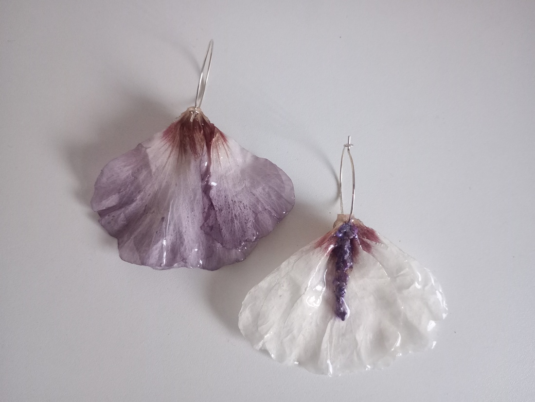 Cercei hibiscus  - bijuterii - cercei - cercei din rășină - Artynos.ro